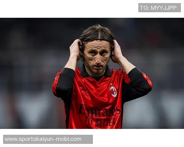 莫德里奇提前下班全场欢呼与阿莱格里温情拥抱瞬间回顾